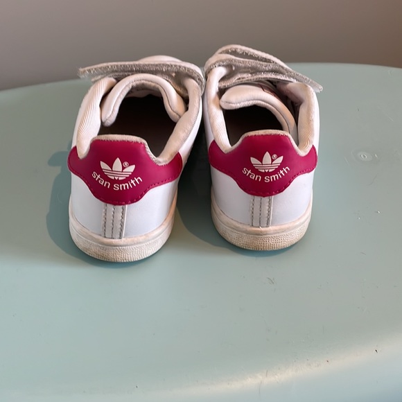 Super cool Adidas Stan Smith toddler white and pink shoes with Velcro size 9K - Picture 3 of 9